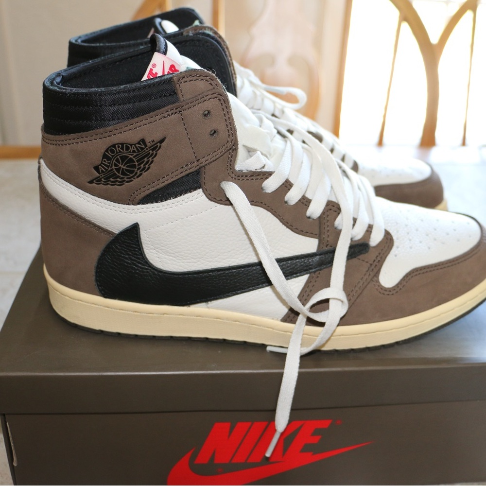 Travis Scott Jordan 1
